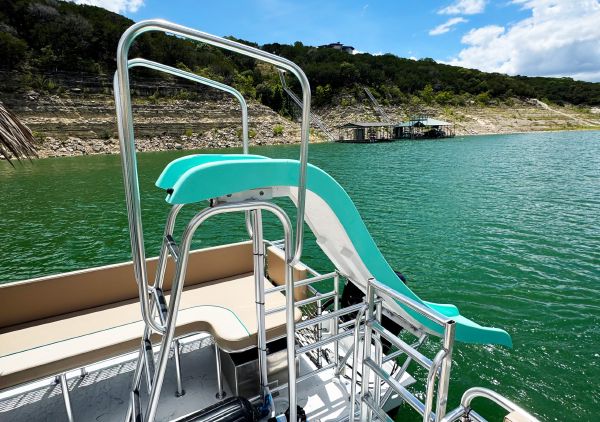 Tiki Vibes Party Boats gallery photo 2
