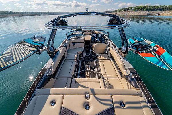 Wakesurf Boats gallery photo 9